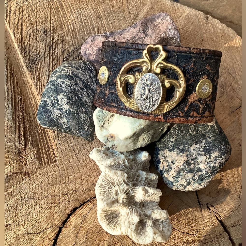 Leather cuff, St Michael,up to 7” wrist - Picture 7 of 9